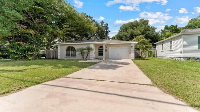 Building Photo - 309 W South Ave