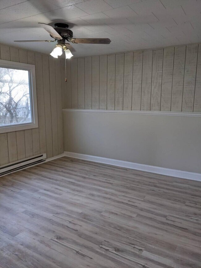 Foto del edificio - 1.0 bedroom in Centerville Indiana 47330