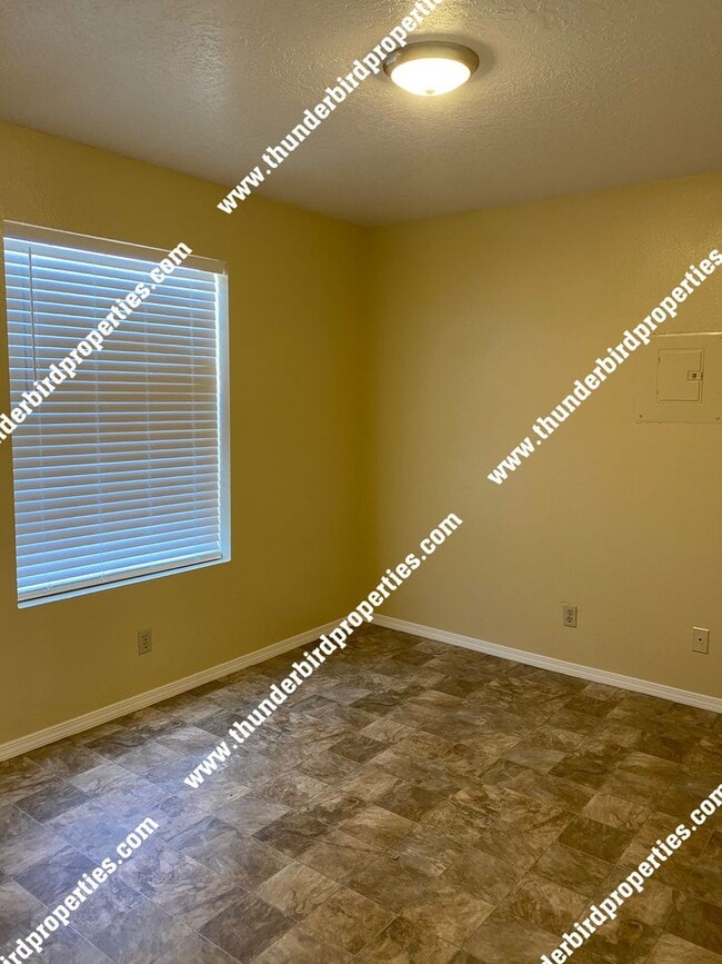 Building Photo - Taylor Ranch