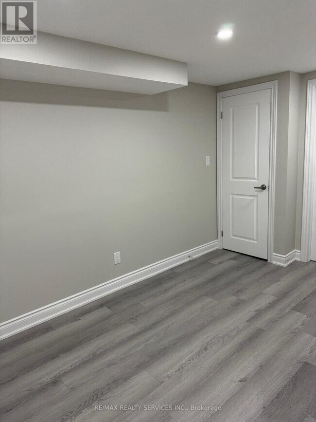 Building Photo - 8 Cordgrass Crescent