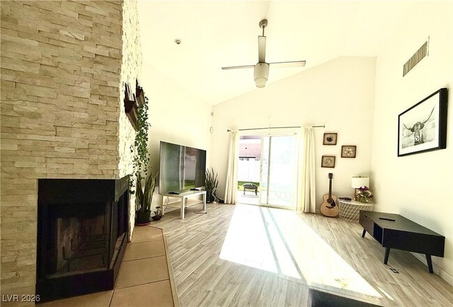 Foto del edificio - 6717 Silvery Ave