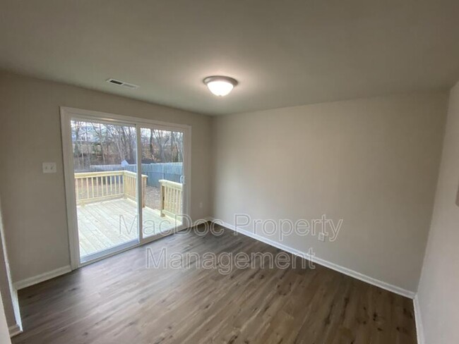 Building Photo - 211 Northview Dr