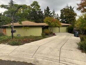 Building Photo - 5031 Saxon Way