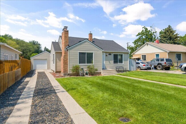 Building Photo - Remodeled 5 Bedroom Home Close to Boise St...