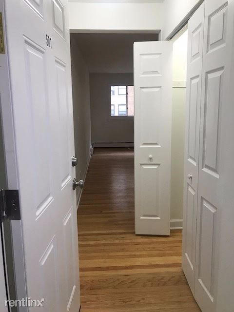 Foto del edificio - 1 br, 1 bath Apartment - 6211 N Winthrop Ave