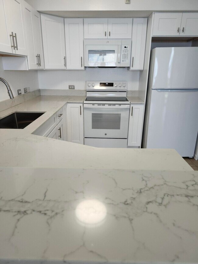 Building Photo - 802 Villa Cir