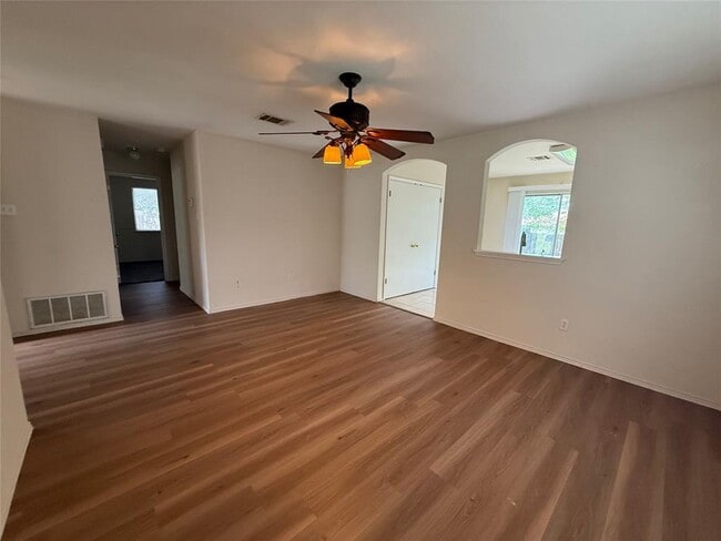 Building Photo - 224 Jim Miller Dr