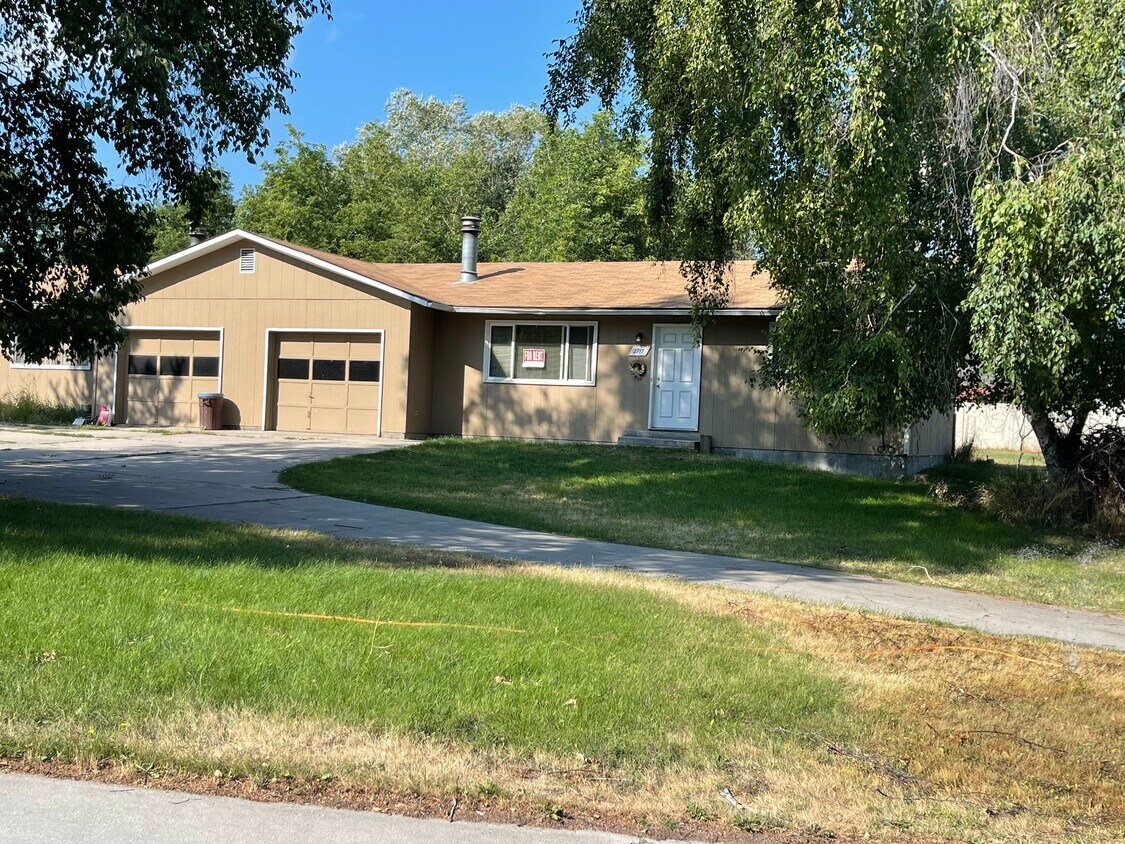 Foto del edificio - 2717 Bluebell Dr