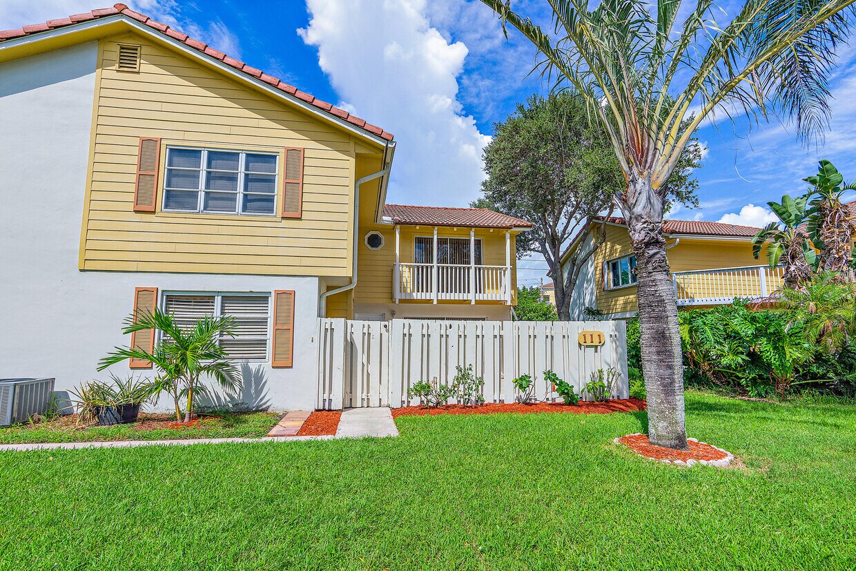 Primary Photo - 111 Seabreeze Cir