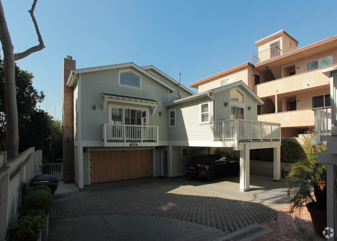 Primary Photo - Beautiful Santa Monica Property