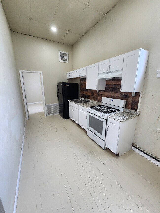 Foto del edificio - 208 E Main St