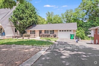 Building Photo - 2417 Laburnum Ave
