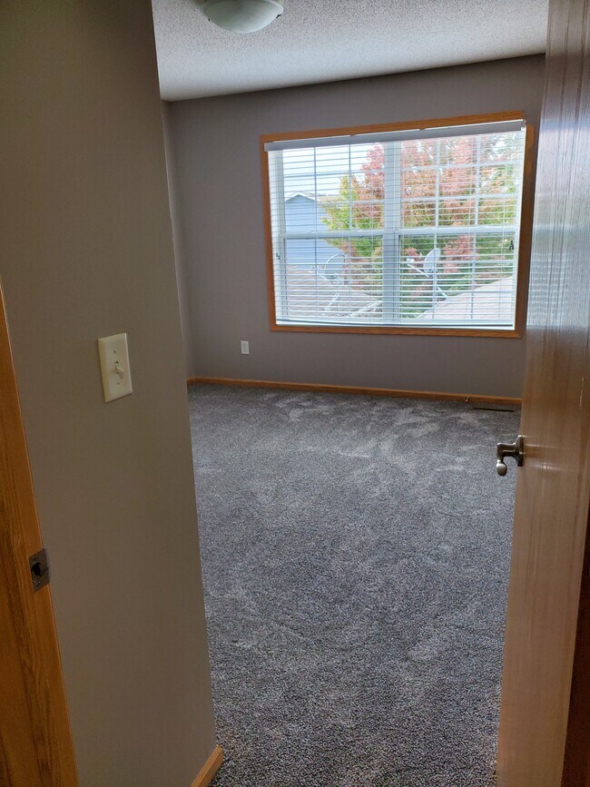 Building Photo - 3222 Portage Cir NW