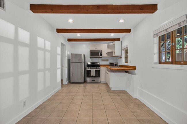 Building Photo - 4210 Cumberland Ave