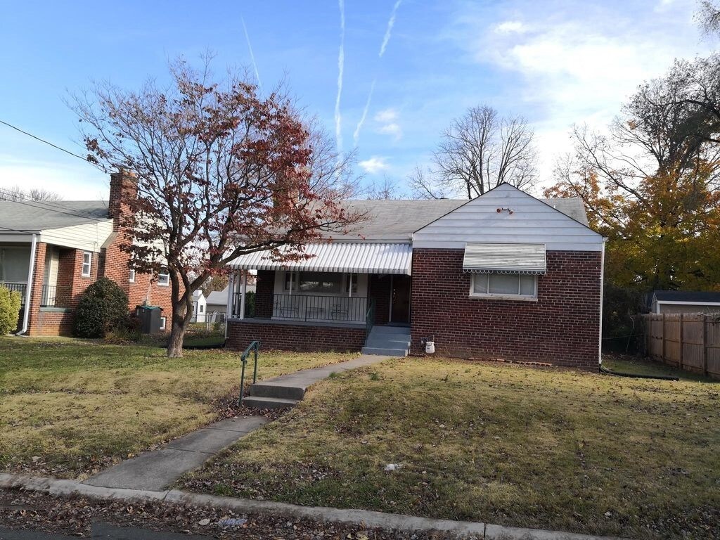 Primary Photo - 10203 McKenney Ave