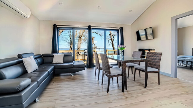 Building Photo - 6010 Rice Lake Scenic Dr