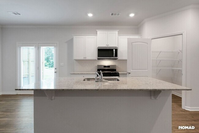 Building Photo - Charming 3BR Townhome in Buford