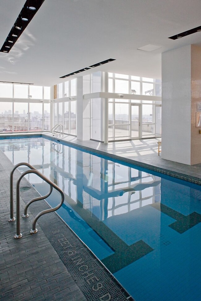 Foto del edificio - 350 W 42nd St