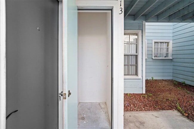 Foto del edificio - 2051 Royal Bay Blvd