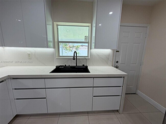 Foto del edificio - 9016 NW 35th Ct