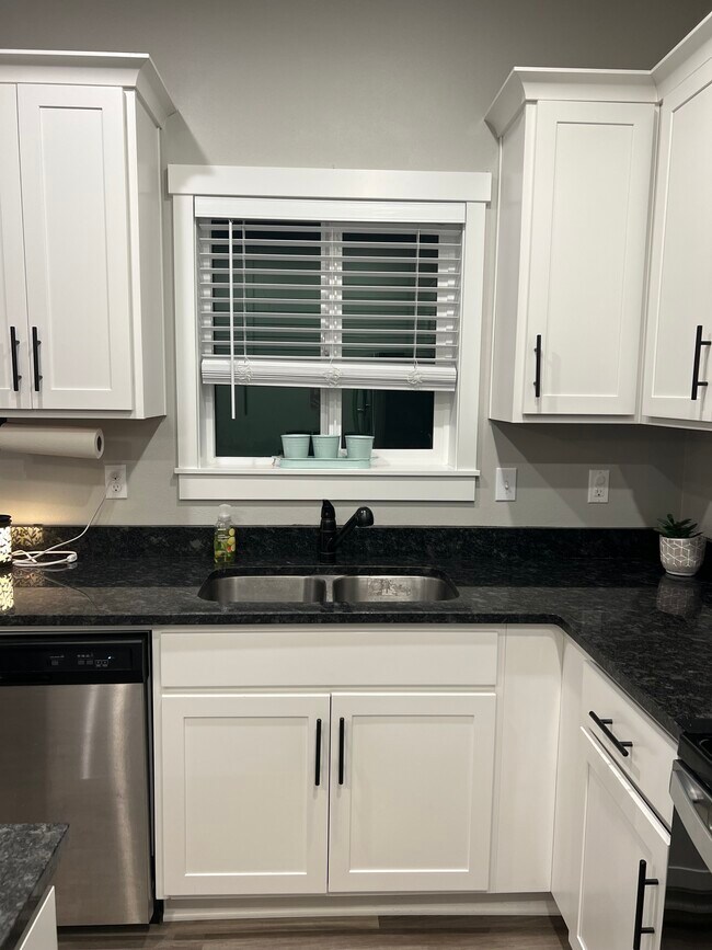 Foto del edificio - 188 E G St