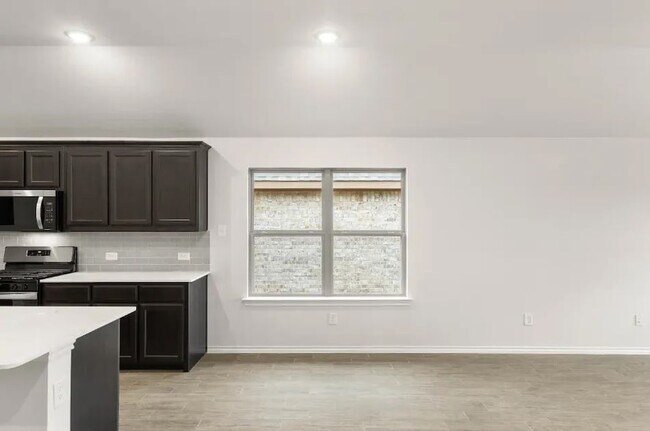 Foto del edificio - 2841 Hay Ln