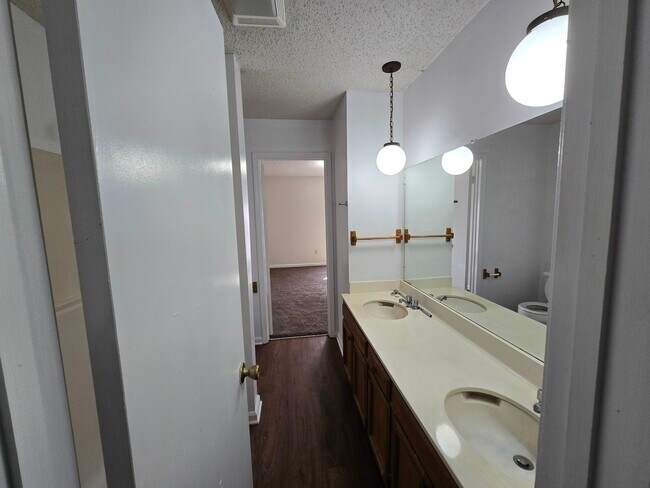 Building Photo - 117 Oak Ridge Ave