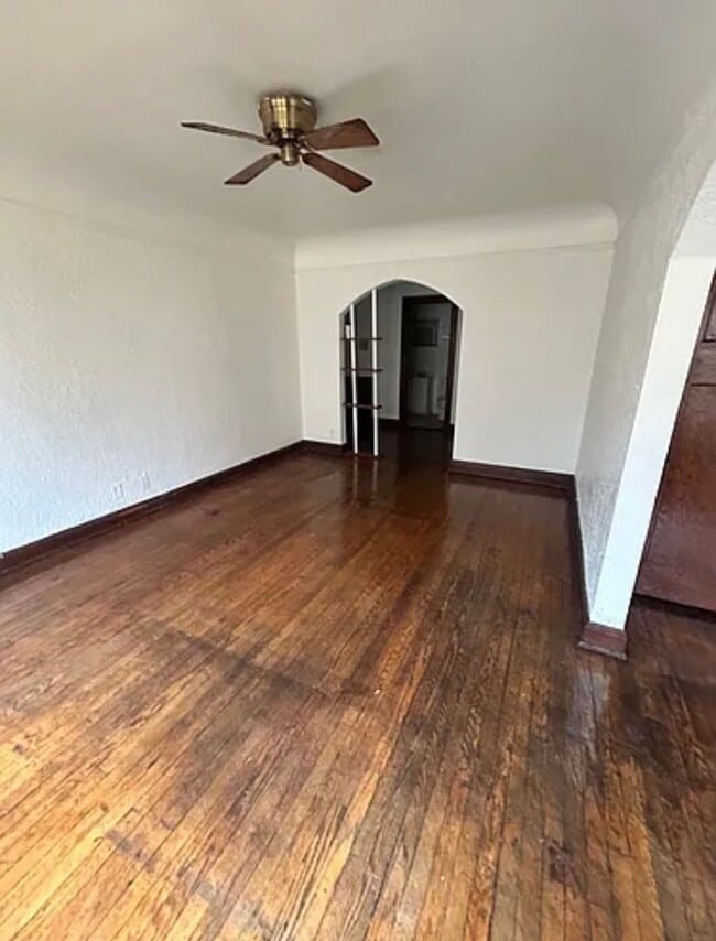 Building Photo - 3812 W Villard Ave