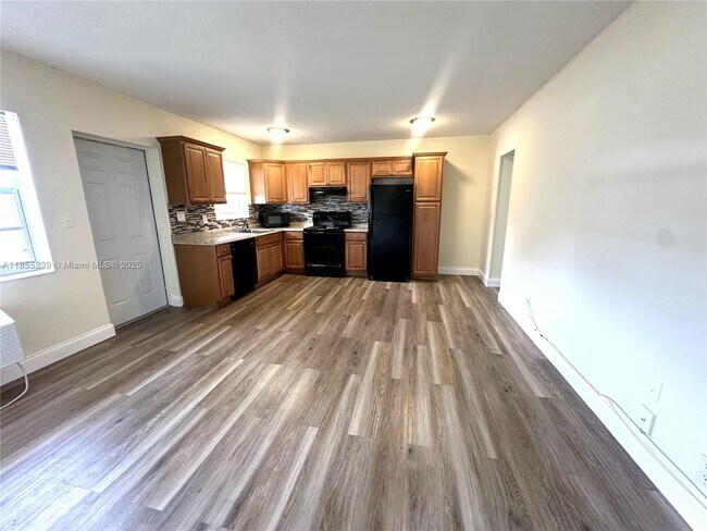 Foto del edificio - 5420 NE 22nd Terrace
