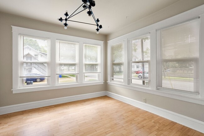 Building Photo - Two Bedroom Appleton House