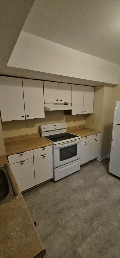 Building Photo - 1 Bed and Den