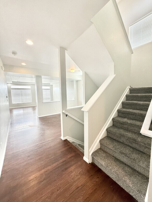 Foto principal - 3403 Yellowwood Ln