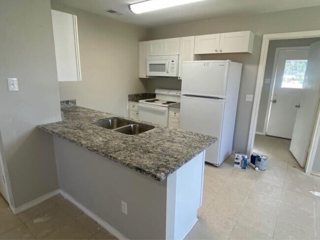 Foto del edificio - 4139 Stoneridge Dr