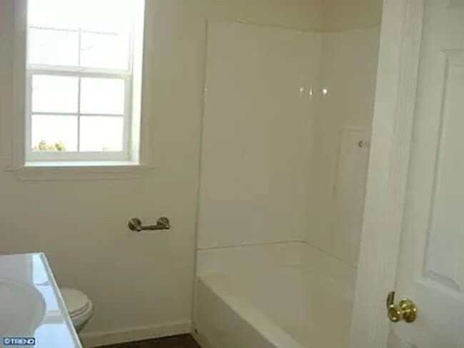 Building Photo - 3 Bed 2 Bath Townhouse in Williamstown