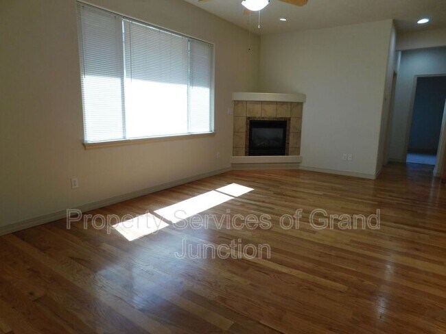 Foto del edificio - 1625 Treehaven Ct