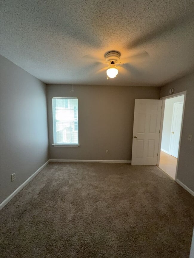 Building Photo - 469 Coops Ct