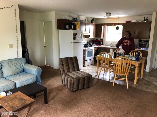 Building Photo - 3 br, 2 bath Apartment - 400 Willard Dr