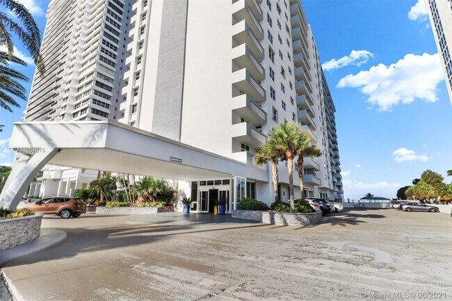 Building Photo - 4250 Galt Ocean Dr