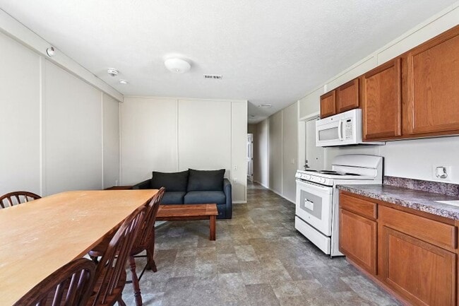 Building Photo - Lot 11