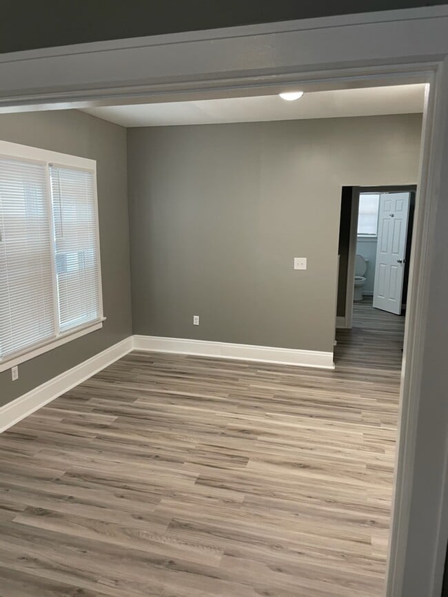 Foto del edificio - 779 Seymour Ave