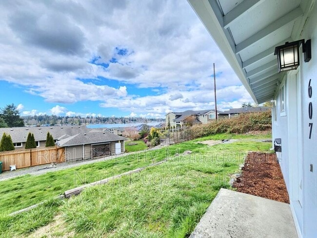 Building Photo - 607 115th Ave SE