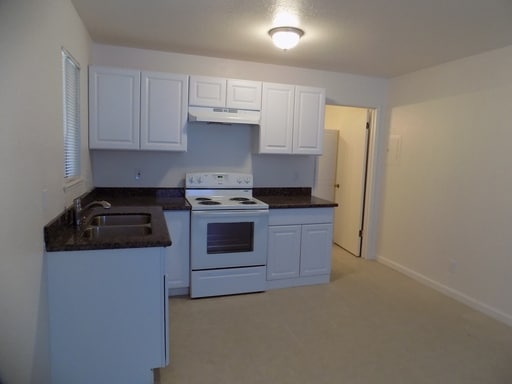 Building Photo - Kenwood Apartments