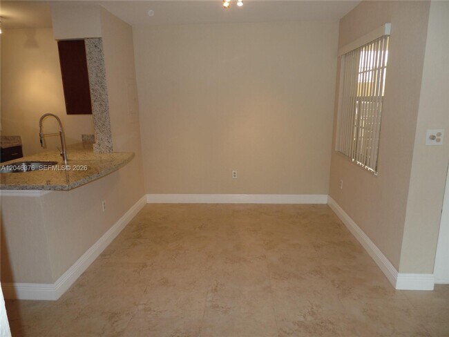 Foto del edificio - 2811 N Oakland Forest Dr