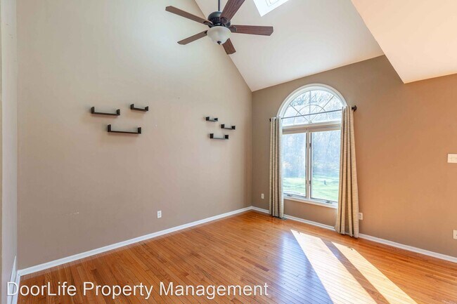 Building Photo - 3 br, 2.5 bath House - 113 S. Orchard Avenue