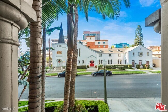 Building Photo - 10795 Wilshire Blvd