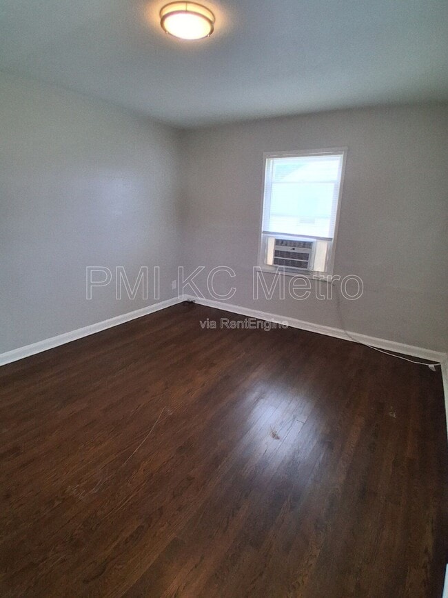 Foto del edificio - 9548 Charlotte St