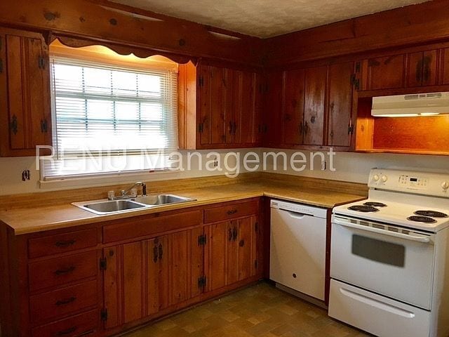 Building Photo - 2200a Crestline Dr