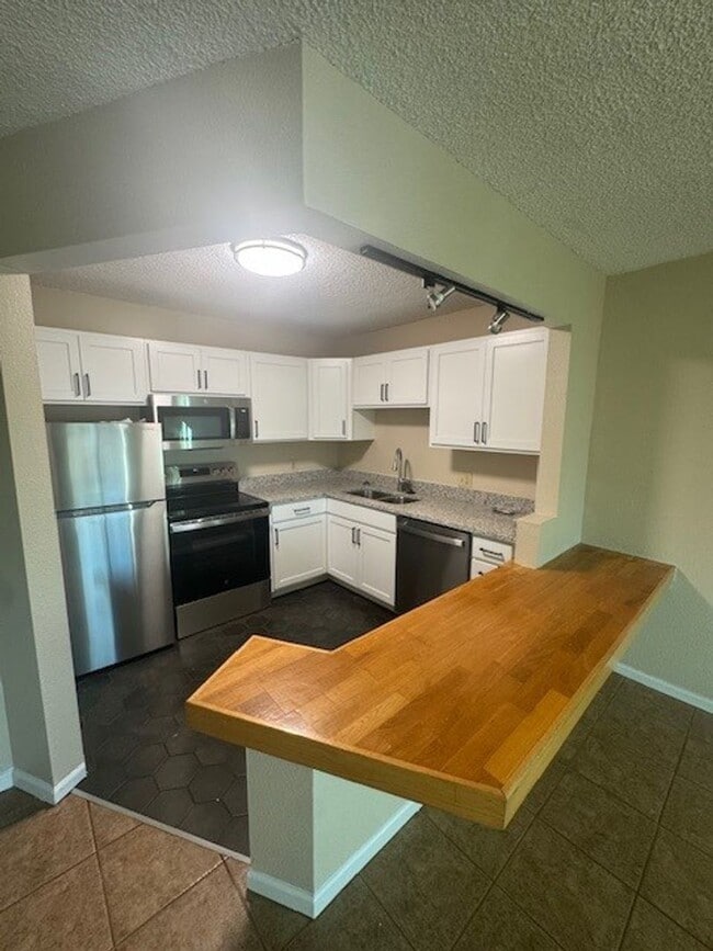 ONE BEDROOM IN GUNBARREL- ALL UTILITIES IN... - ONE BEDROOM IN GUNBARREL- ALL UTILITIES IN... Apartment