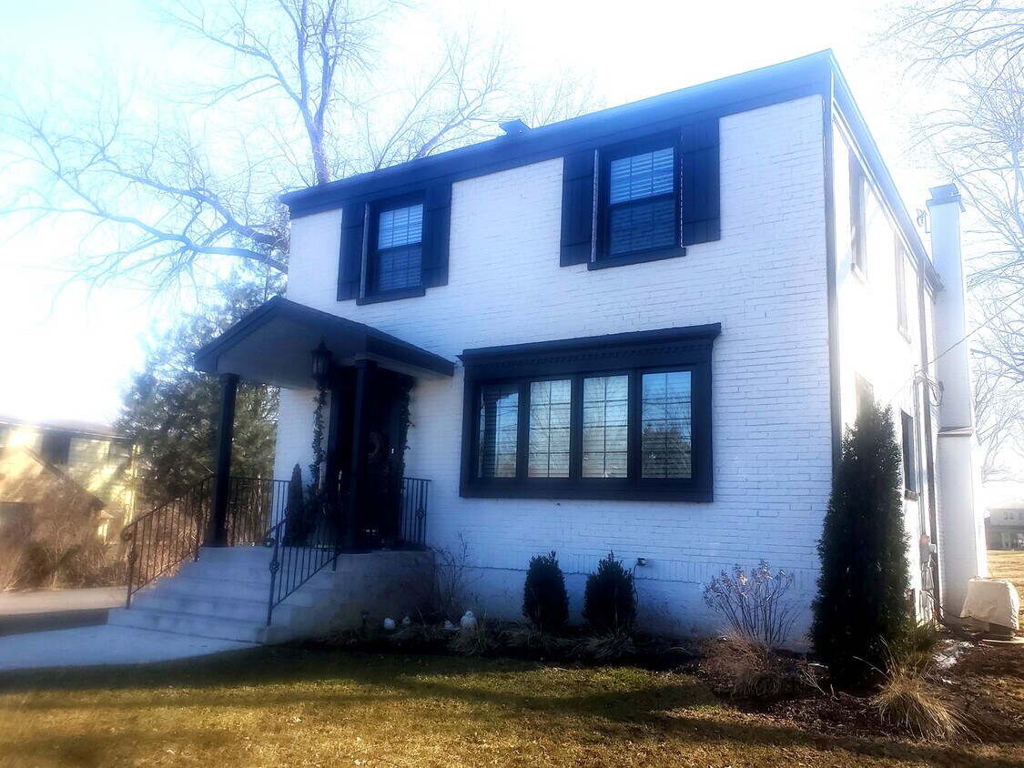 Foto principal - 107 E Clarendon St