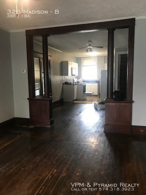 Foto del edificio - 326 W Madison St